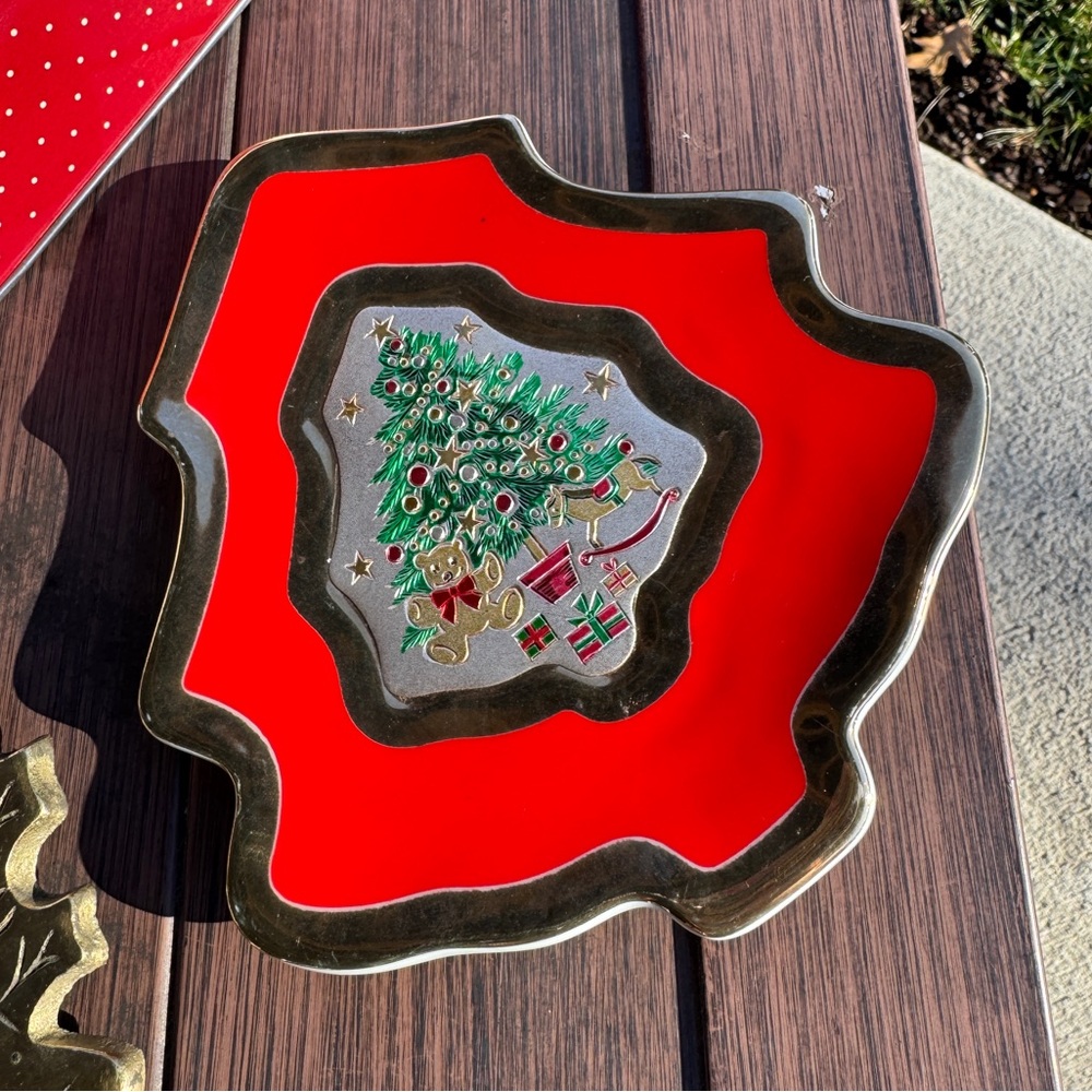 Jamestown 24k Gold Trim Red Tree Dish